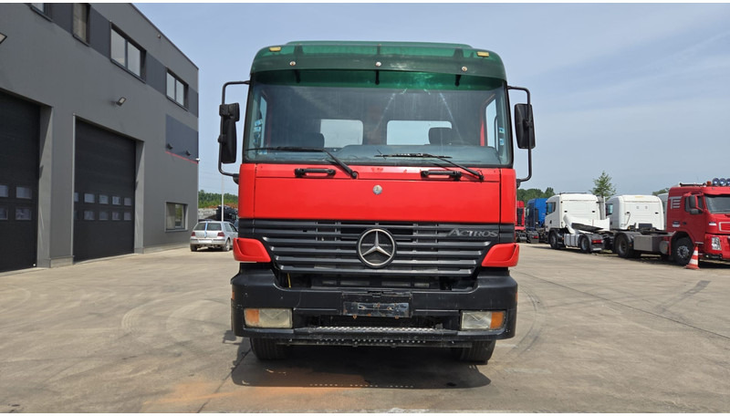 Mercedes-Benz ACTROS 2640 (EPS / 3 PEDALES / V6 / LAMES / GRAND PONT / EURO 2 / SEMI-AUTO) - Fahrgestell LKW: das Bild 2 Mercedes-Benz ACTROS 2640 (EPS / 3 PEDALES / V6 / LAMES / GRAND PONT / EURO 2 / SEMI-AUTO) - Fahrgestell LKW: das Bild 2