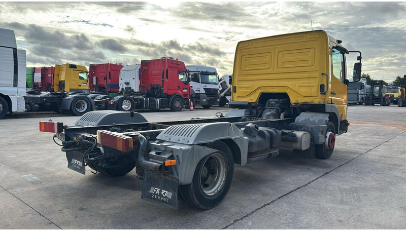 Mercedes-Benz Atego 815 (BOITE MANUELLE / MANUAL GEARBOX) - Fahrgestell LKW: das Bild 4 Mercedes-Benz Atego 815 (BOITE MANUELLE / MANUAL GEARBOX) - Fahrgestell LKW: das Bild 4