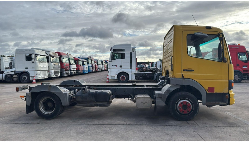 Mercedes-Benz Atego 815 (BOITE MANUELLE / MANUAL GEARBOX) - Fahrgestell LKW: das Bild 3 Mercedes-Benz Atego 815 (BOITE MANUELLE / MANUAL GEARBOX) - Fahrgestell LKW: das Bild 3