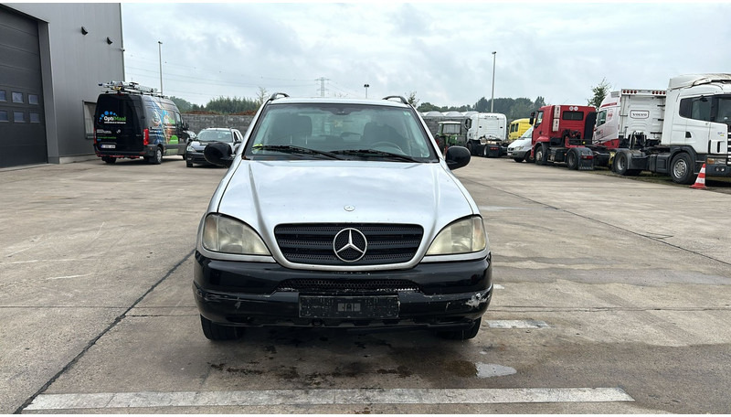 Mercedes-Benz M-Klasse ML 270 CDI - SUV/ Geländewagen: das Bild 2 Mercedes-Benz M-Klasse ML 270 CDI - SUV/ Geländewagen: das Bild 2