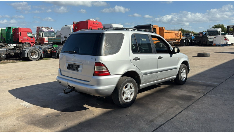 Mercedes-Benz M-Klasse ML 270 CDI - SUV/ Geländewagen: das Bild 4 Mercedes-Benz M-Klasse ML 270 CDI - SUV/ Geländewagen: das Bild 4