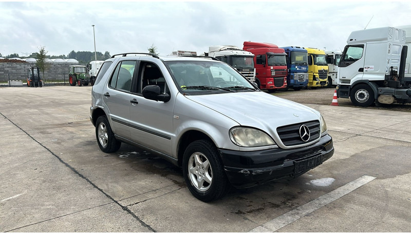 Mercedes-Benz M-Klasse ML 270 CDI - SUV/ Geländewagen: das Bild 3 Mercedes-Benz M-Klasse ML 270 CDI - SUV/ Geländewagen: das Bild 3