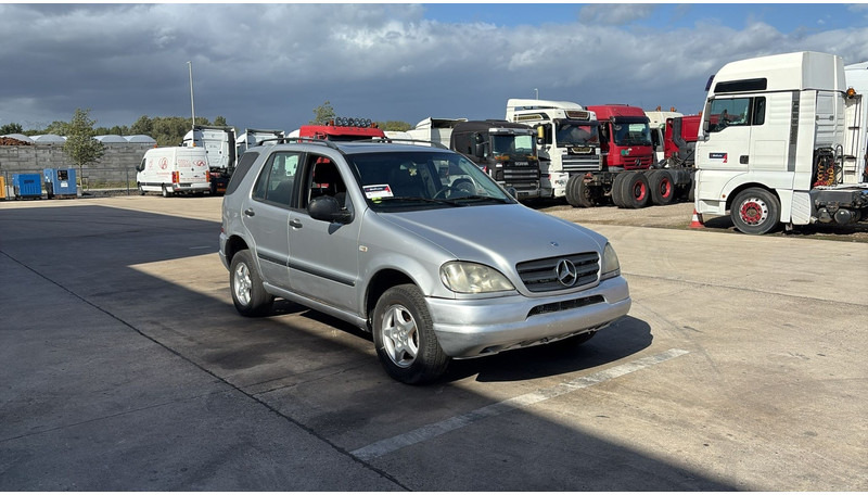 Mercedes-Benz M-Klasse ML 270 CDI - SUV/ Geländewagen: das Bild 3 Mercedes-Benz M-Klasse ML 270 CDI - SUV/ Geländewagen: das Bild 3