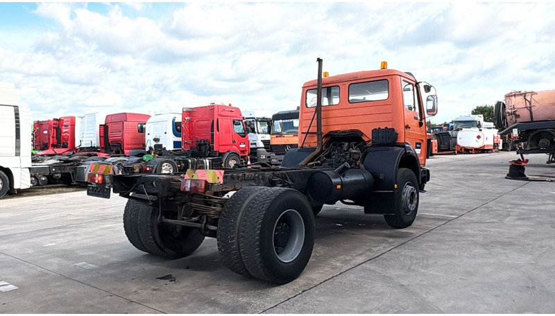 Mercedes-Benz SK 1622 (4X4 / LAMES / GRAND PONT / V6 / BIG AXLE / POMPE MANUELLE) - Fahrgestell LKW: das Bild 5 Mercedes-Benz SK 1622 (4X4 / LAMES / GRAND PONT / V6 / BIG AXLE / POMPE MANUELLE) - Fahrgestell LKW: das Bild 5