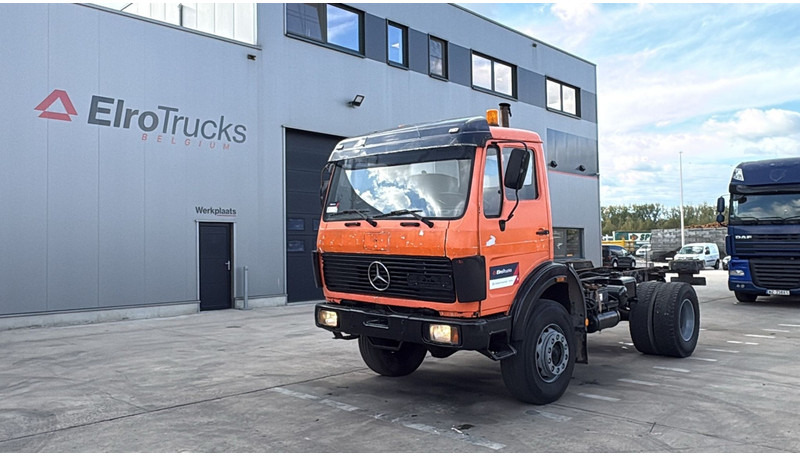 Mercedes-Benz SK 1622 (4X4 / LAMES / GRAND PONT / V6 / BIG AXLE / POMPE MANUELLE) - Fahrgestell LKW: das Bild 1 Mercedes-Benz SK 1622 (4X4 / LAMES / GRAND PONT / V6 / BIG AXLE / POMPE MANUELLE) - Fahrgestell LKW: das Bild 1