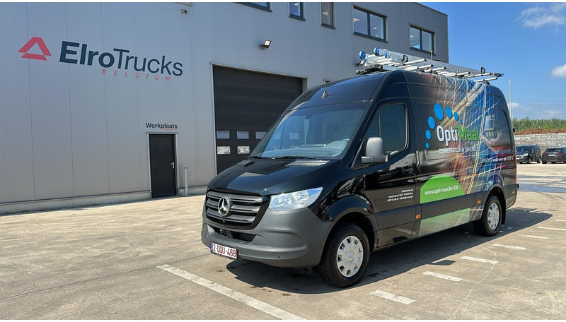Mercedes-Benz Sprinter 317 (AUTOMAAT / AIRCO / MBUX / L2H2 / TREKHAAK / CAMERA + PARKEERSENSOREN / 3 ZITPLAATSEN) - Kastenwagen: das Bild 2 Mercedes-Benz Sprinter 317 (AUTOMAAT / AIRCO / MBUX / L2H2 / TREKHAAK / CAMERA + PARKEERSENSOREN / 3 ZITPLAATSEN) - Kastenwagen: das Bild 2