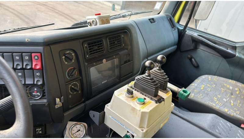 Leasing für Renault KERAX 340 (4X4 / CAMION FRANCAIS / PARFAIT ETAT / LAMES / BOITE ET POMPE MANUELLE / FRENCH TRUCK) Renault KERAX 340 (4X4 / CAMION FRANCAIS / PARFAIT ETAT / LAMES / BOITE ET POMPE MANUELLE / FRENCH TRUCK): das Bild 18 Leasing für Renault KERAX 340 (4X4 / CAMION FRANCAIS / PARFAIT ETAT / LAMES / BOITE ET POMPE MANUELLE / FRENCH TRUCK) Renault KERAX 340 (4X4 / CAMION FRANCAIS / PARFAIT ETAT / LAMES / BOITE ET POMPE MANUELLE / FRENCH TRUCK): das Bild 18