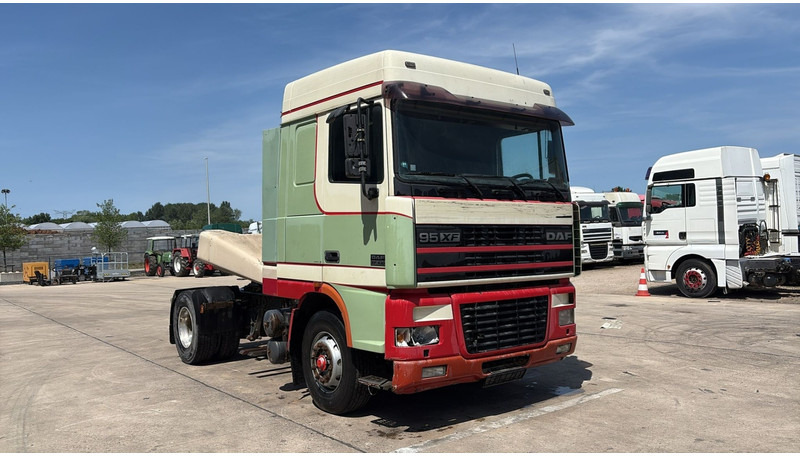 DAF XF 95.430 (EURO 3 / BOITE MANUELLE / MANUAL GEARBOX) - Sattelzugmaschine: das Bild 3 DAF XF 95.430 (EURO 3 / BOITE MANUELLE / MANUAL GEARBOX) - Sattelzugmaschine: das Bild 3