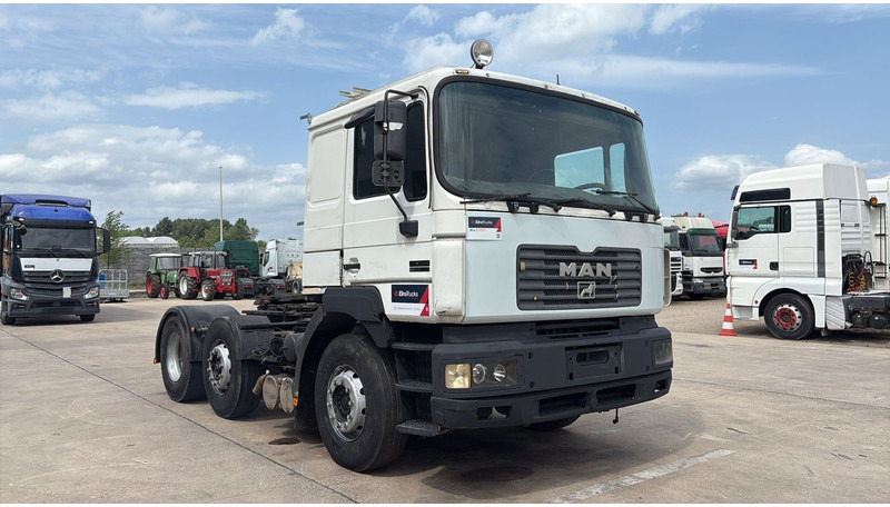 MAN 25.403 (6X2 / 6 CYLINDER / EURO 2 / MANUAL GEARBOX / 8 TYRES) - Sattelzugmaschine: das Bild 2 MAN 25.403 (6X2 / 6 CYLINDER / EURO 2 / MANUAL GEARBOX / 8 TYRES) - Sattelzugmaschine: das Bild 2