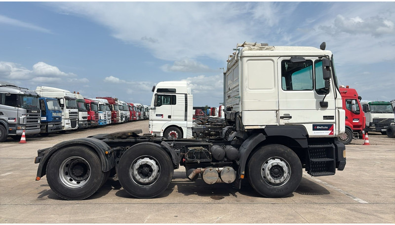 MAN 25.403 (6X2 / 6 CYLINDER / EURO 2 / MANUAL GEARBOX / 8 TYRES) - Sattelzugmaschine: das Bild 3 MAN 25.403 (6X2 / 6 CYLINDER / EURO 2 / MANUAL GEARBOX / 8 TYRES) - Sattelzugmaschine: das Bild 3