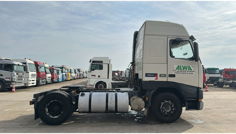 Volvo FH 12.380 (BOITE MANUELLE / MANUAL GEARBOX / EURO 2 / PTO) - Sattelzugmaschine: das Bild 3 Volvo FH 12.380 (BOITE MANUELLE / MANUAL GEARBOX / EURO 2 / PTO) - Sattelzugmaschine: das Bild 3