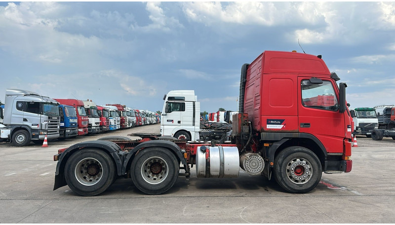 Volvo FM 12 - 340 (6X4 / TRACTEUR ORIGINAL / BOITE MANUELLE / MANUAL GEARBOX / PROPRE) - Sattelzugmaschine: das Bild 4 Volvo FM 12 - 340 (6X4 / TRACTEUR ORIGINAL / BOITE MANUELLE / MANUAL GEARBOX / PROPRE) - Sattelzugmaschine: das Bild 4