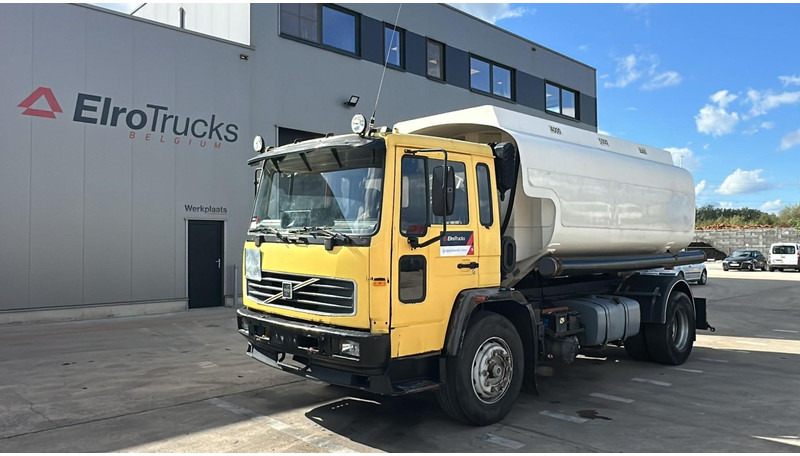 Volvo FL 6-18 (12400 LITERS / 3 COMPARTIMENTS / EURO 2 / STEEL SUSP. / LAMES) - Tankwagen: das Bild 1 Volvo FL 6-18 (12400 LITERS / 3 COMPARTIMENTS / EURO 2 / STEEL SUSP. / LAMES) - Tankwagen: das Bild 1