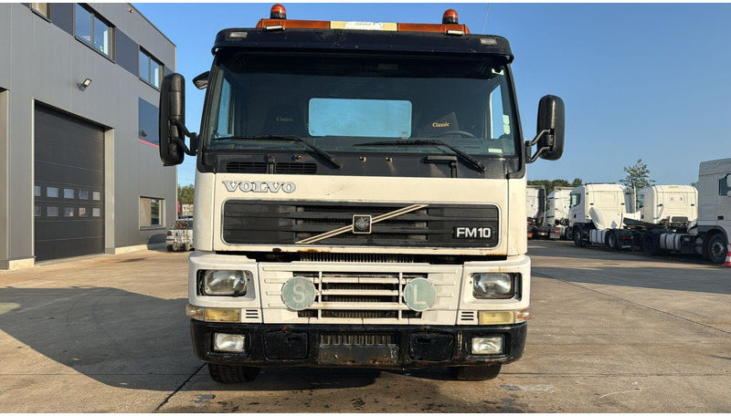 Volvo FM 10 - 320 (POMPE MANUELLE / BIG HUB / GRAND PONT / LAMES / STEEL SUSP. / MANUAL PUMP) - Fahrgestell LKW: das Bild 2 Volvo FM 10 - 320 (POMPE MANUELLE / BIG HUB / GRAND PONT / LAMES / STEEL SUSP. / MANUAL PUMP) - Fahrgestell LKW: das Bild 2
