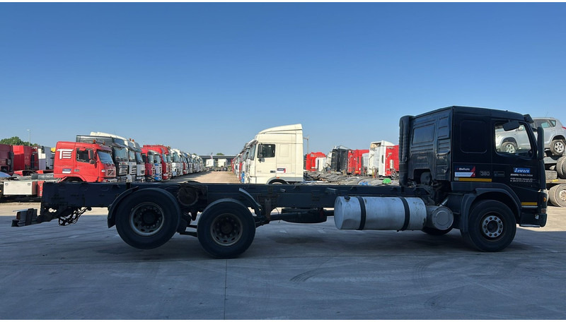Volvo FM 12 - 380 (FULL STEEL SUSP. / SUSP. LAMES / CHASSIS LONGUE / 10 TYRES / TRES BONNE ETAT) - Fahrgestell LKW: das Bild 4 Volvo FM 12 - 380 (FULL STEEL SUSP. / SUSP. LAMES / CHASSIS LONGUE / 10 TYRES / TRES BONNE ETAT) - Fahrgestell LKW: das Bild 4