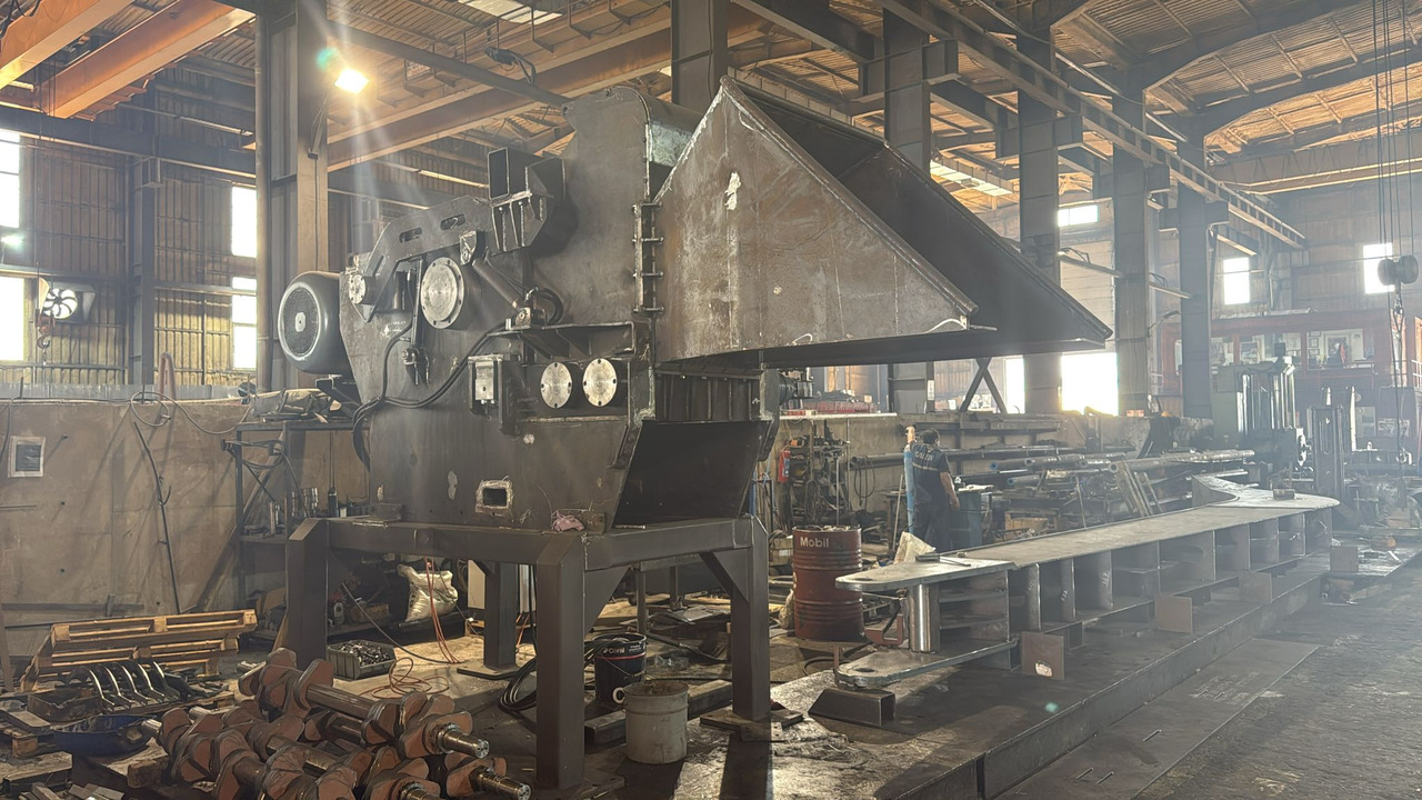 GALEN Wood Chipper from STOCK - Holzschredder: das Bild 2 GALEN Wood Chipper from STOCK - Holzschredder: das Bild 2