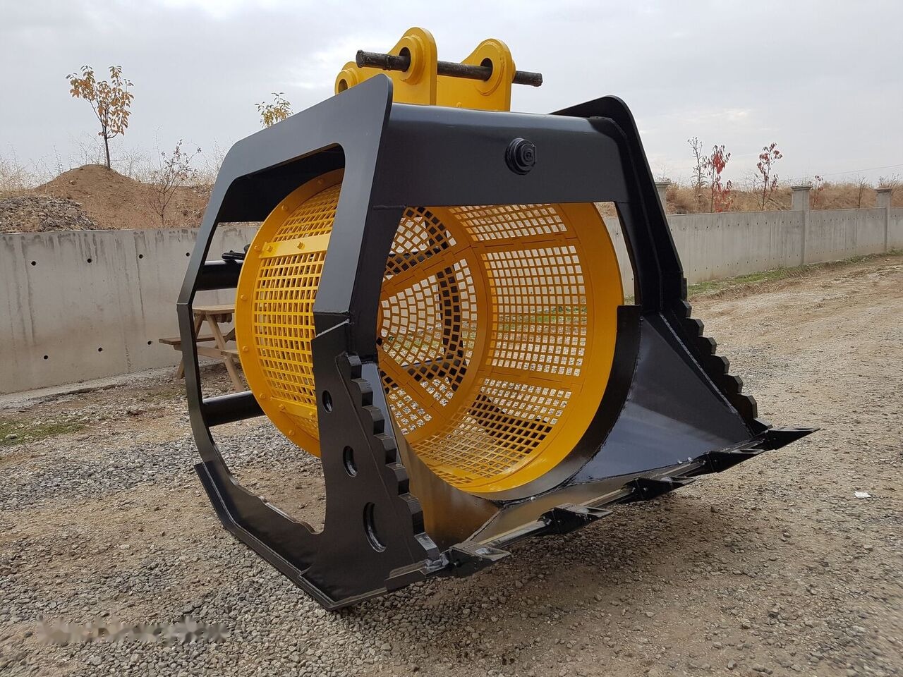 Hitachi Tamburlu Elek Kova (Rotary Screening Bucket) - Sortierschaufel: das Bild 2 Hitachi Tamburlu Elek Kova (Rotary Screening Bucket) - Sortierschaufel: das Bild 2