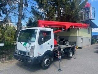 Nissan NT400 - LKW mit Arbeitsbühne: das Bild 1 Nissan NT400 - LKW mit Arbeitsbühne: das Bild 1