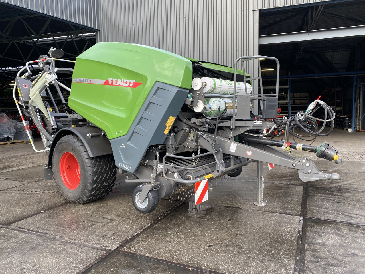 Fendt Rotana 130F Combi - Ballenwickelgerät: das Bild 1 Fendt Rotana 130F Combi - Ballenwickelgerät: das Bild 1