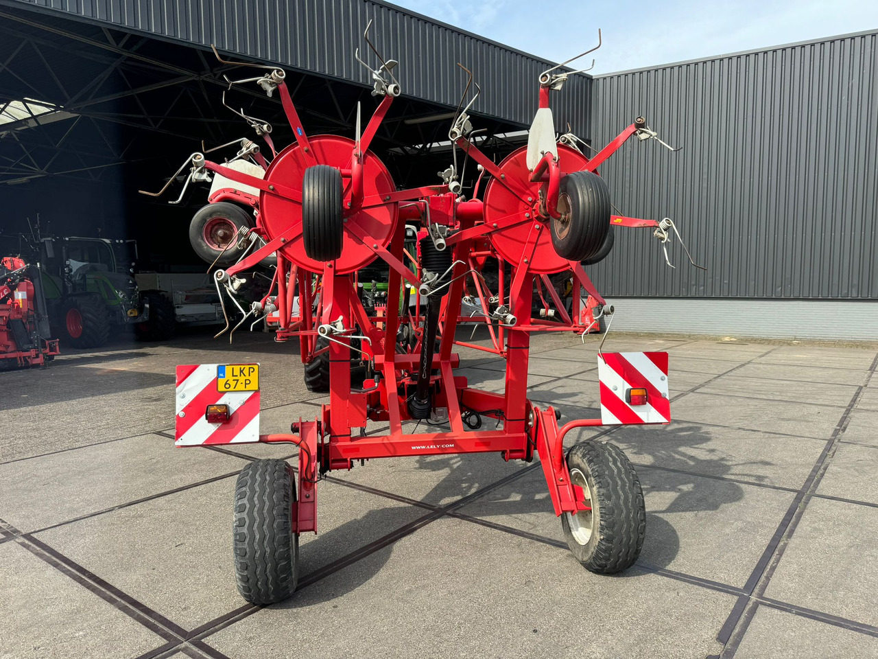 Lely Lotus 1020S - Heuwender/ Wenderechen: das Bild 2 Lely Lotus 1020S - Heuwender/ Wenderechen: das Bild 2