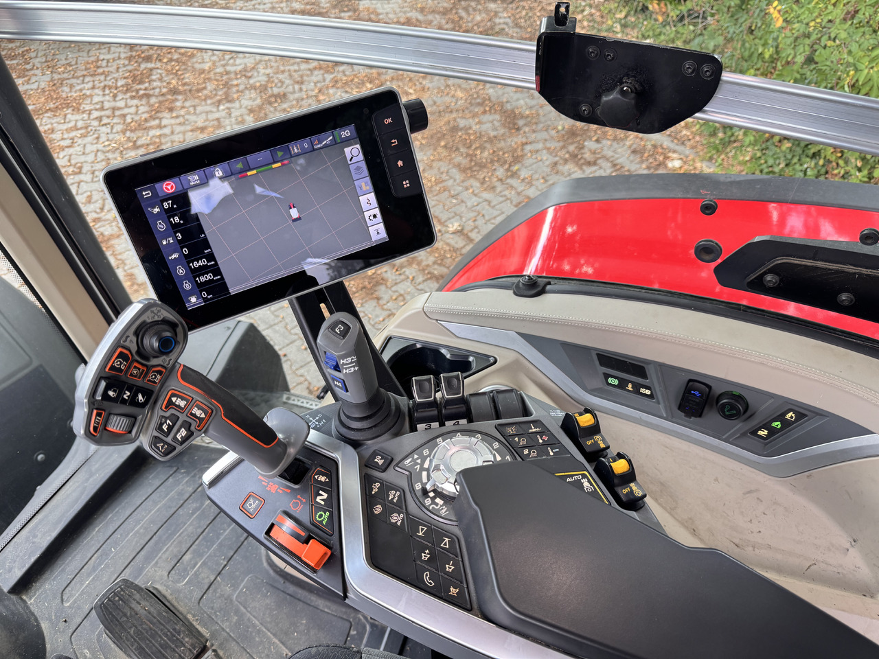 Traktor MASSEY FERGUSON 8s.205 Dyna7 Exclusive: das Bild 27 Traktor MASSEY FERGUSON 8s.205 Dyna7 Exclusive: das Bild 27