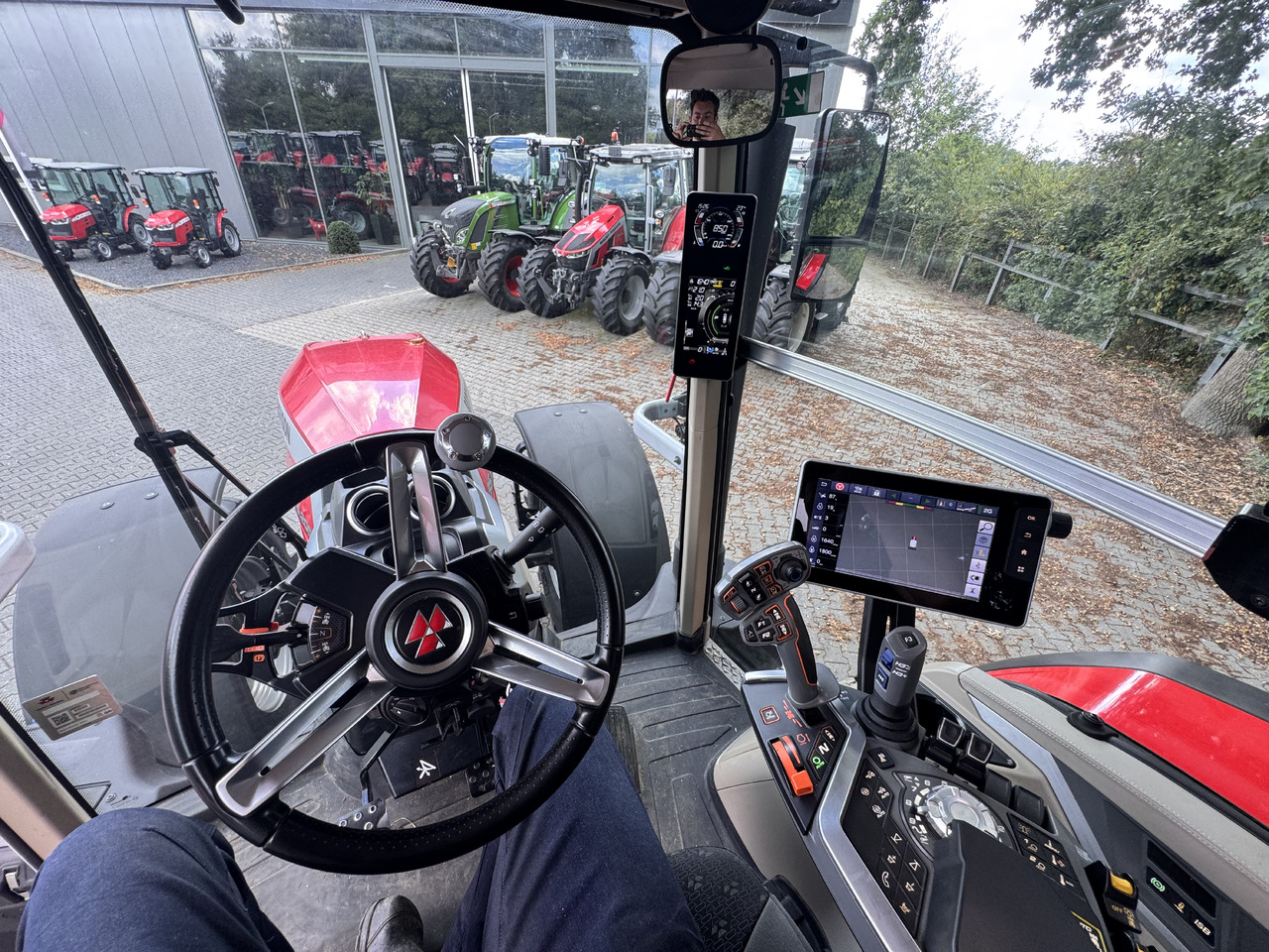 Traktor MASSEY FERGUSON 8s.205 Dyna7 Exclusive: das Bild 26 Traktor MASSEY FERGUSON 8s.205 Dyna7 Exclusive: das Bild 26