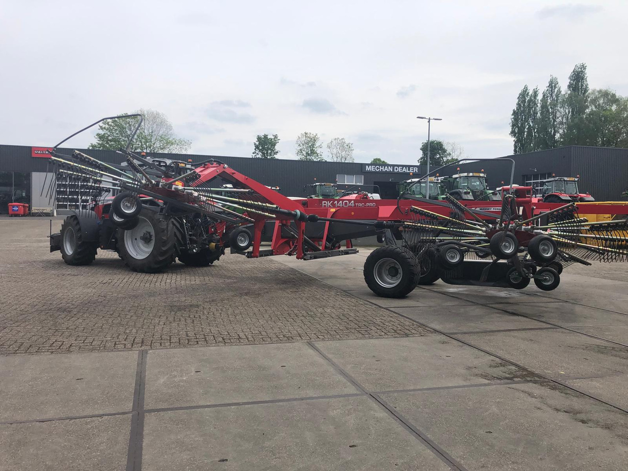 Massey Ferguson RK 1404 TRC-PRO - Heuwender/ Wenderechen: das Bild 3 Massey Ferguson RK 1404 TRC-PRO - Heuwender/ Wenderechen: das Bild 3