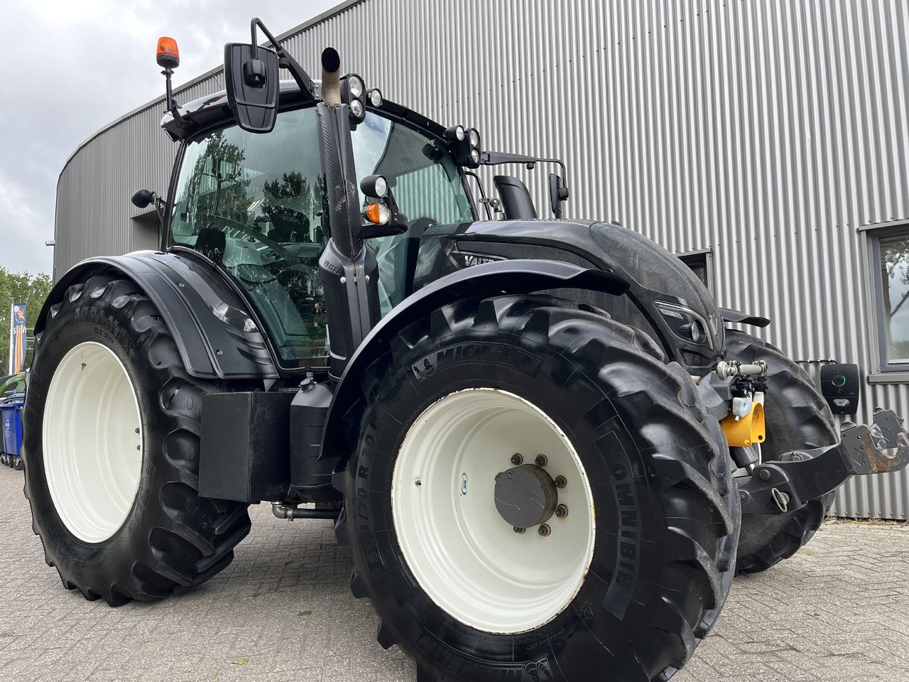 VALTRA N174 Active - Traktor: das Bild 1 VALTRA N174 Active - Traktor: das Bild 1