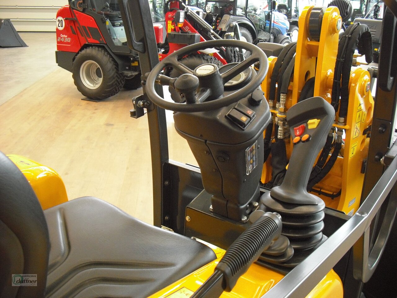 Schäffer 2430 SLT - Hoflader: das Bild 5 Schäffer 2430 SLT - Hoflader: das Bild 5