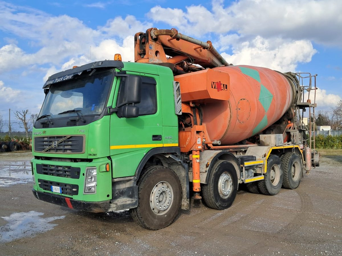 Fahrmischerbetonpumpe VOLVO FM 84R 440 SERMAC 4Z28: das Bild 6