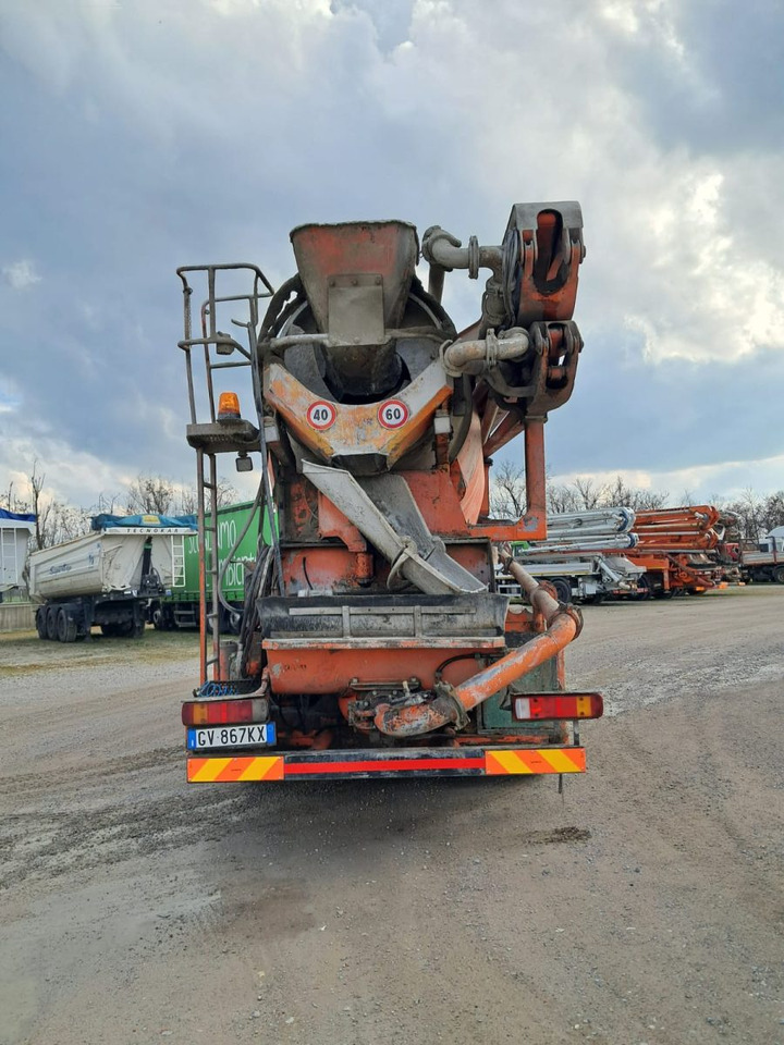 Fahrmischerbetonpumpe VOLVO FM 84R 440 SERMAC 4Z28: das Bild 7