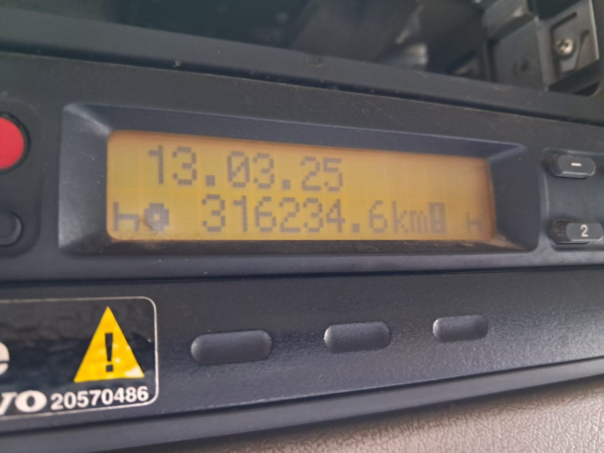 Fahrmischerbetonpumpe VOLVO FM 84R 440 SERMAC 4Z28: das Bild 8