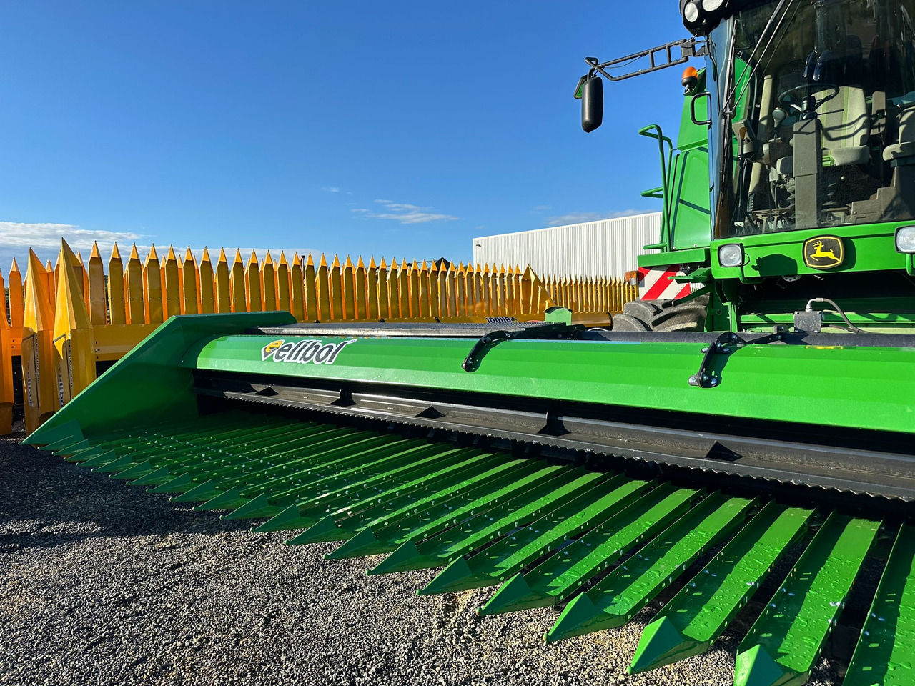 ELİBOL FREESUN 820 ROW INDEPENDENT SUNFLOWER HEADER - Maschine für Sonnenblumenernte: das Bild 1 ELİBOL FREESUN 820 ROW INDEPENDENT SUNFLOWER HEADER - Maschine für Sonnenblumenernte: das Bild 1