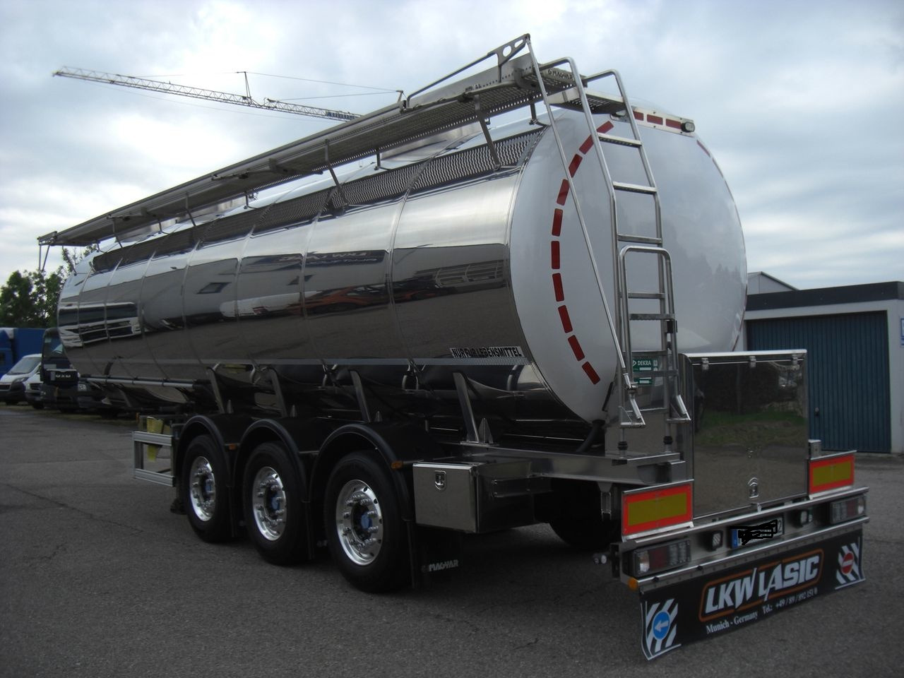 Magyar SRMAGD / BIERTANKER - Tankauflieger: das Bild 4 Magyar SRMAGD / BIERTANKER - Tankauflieger: das Bild 4
