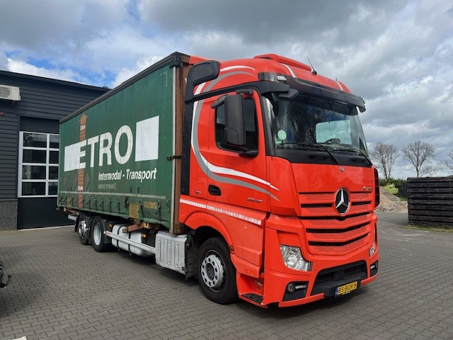 Mercedes Benz Actros 2642 6x2 Mega BDF met zeilbak - Plane LKW: das Bild 2 Mercedes Benz Actros 2642 6x2 Mega BDF met zeilbak - Plane LKW: das Bild 2