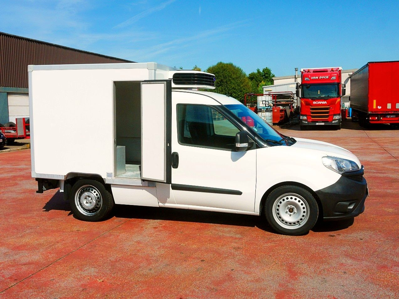 Fiat 1.6 KUHLKOFFER CARRIER XARIOS 200 -20c - Kühltransporter: das Bild 3 Fiat 1.6 KUHLKOFFER CARRIER XARIOS 200 -20c - Kühltransporter: das Bild 3
