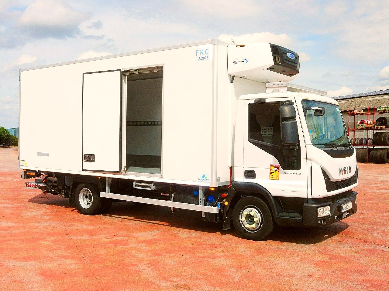 Iveco 100E19 KUHLKOFFER CARRIER SUPRA 550 luft fed A/C - Kühlkoffer LKW: das Bild 3 Iveco 100E19 KUHLKOFFER CARRIER SUPRA 550 luft fed A/C - Kühlkoffer LKW: das Bild 3