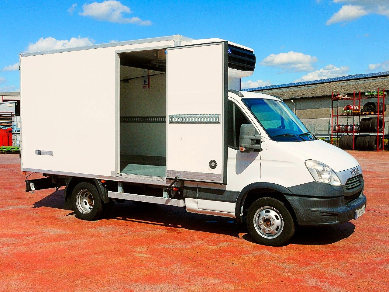 Iveco 35C13 DAILY KUHLKOFFER CARRIER XARIOS 600 MULTI - Kühltransporter: das Bild 3 Iveco 35C13 DAILY KUHLKOFFER CARRIER XARIOS 600 MULTI - Kühltransporter: das Bild 3