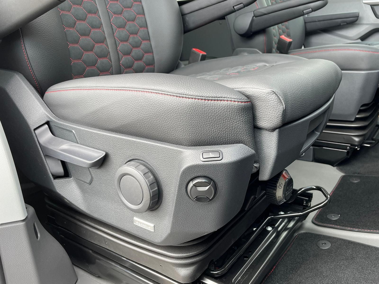 PKW MAN TGE 3.200 L3H2 MIXTO 4x4 Individual S ACC STANDH: das Bild 25