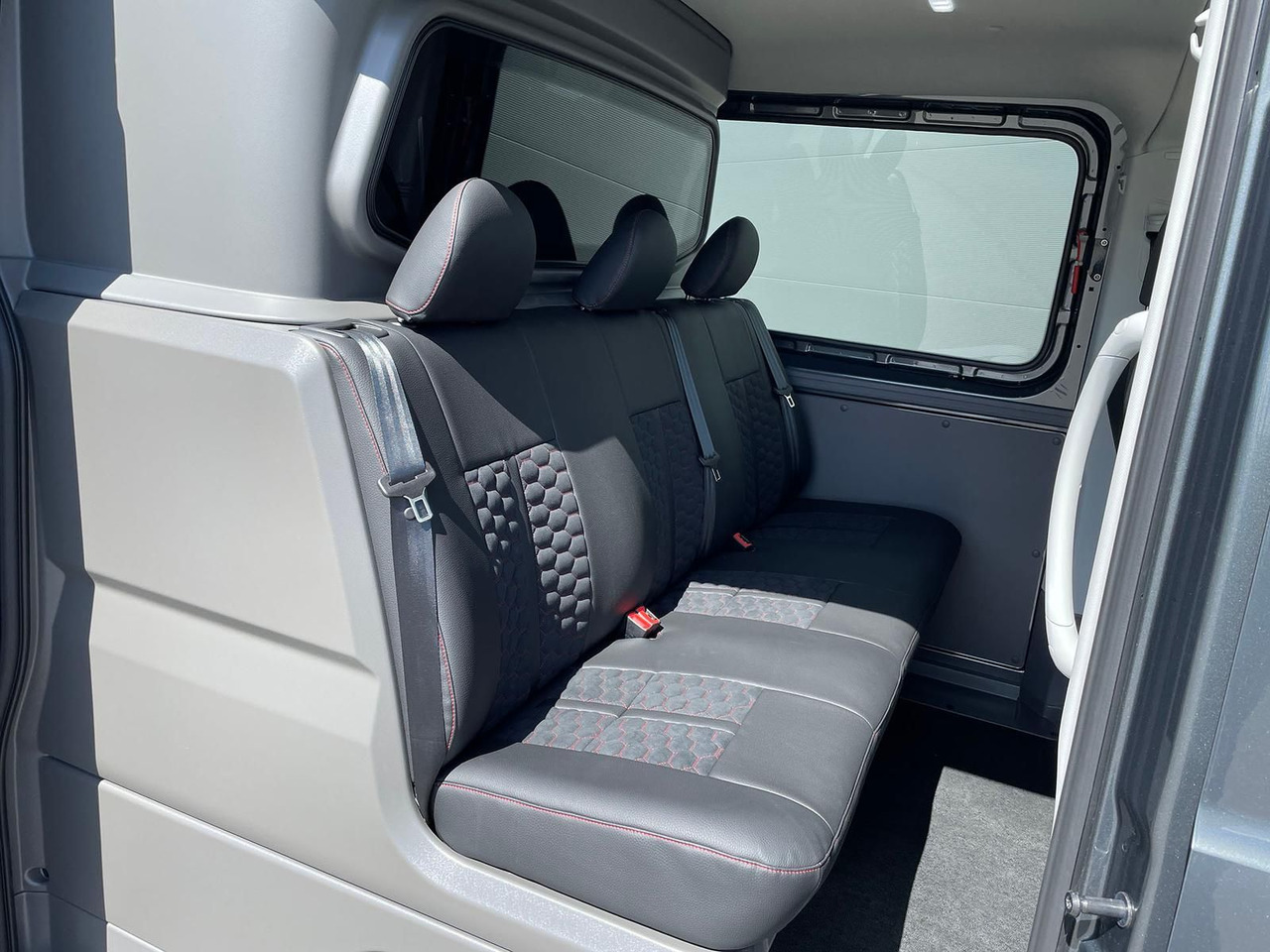 Kastenwagen, Transporter mit Doppelkabine MAN TGE 3.200 L3H2 MIXTO 4x4 Individual S ACC STHZ: das Bild 11