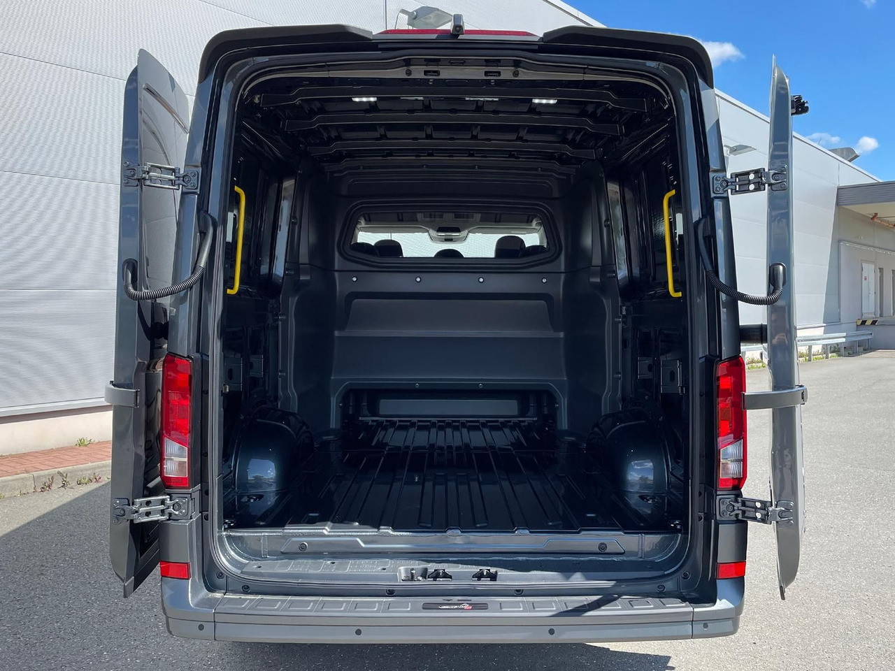 Kastenwagen, Transporter mit Doppelkabine MAN TGE 3.200 L3H2 MIXTO 4x4 Individual S ACC STHZ: das Bild 9