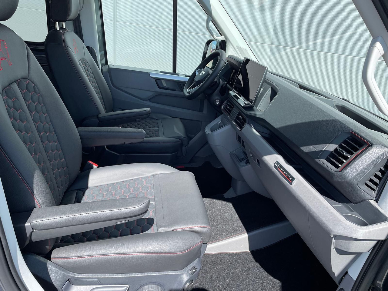 Kastenwagen, Transporter mit Doppelkabine MAN TGE 3.200 L3H2 MIXTO 4x4 Individual S ACC STHZ: das Bild 15