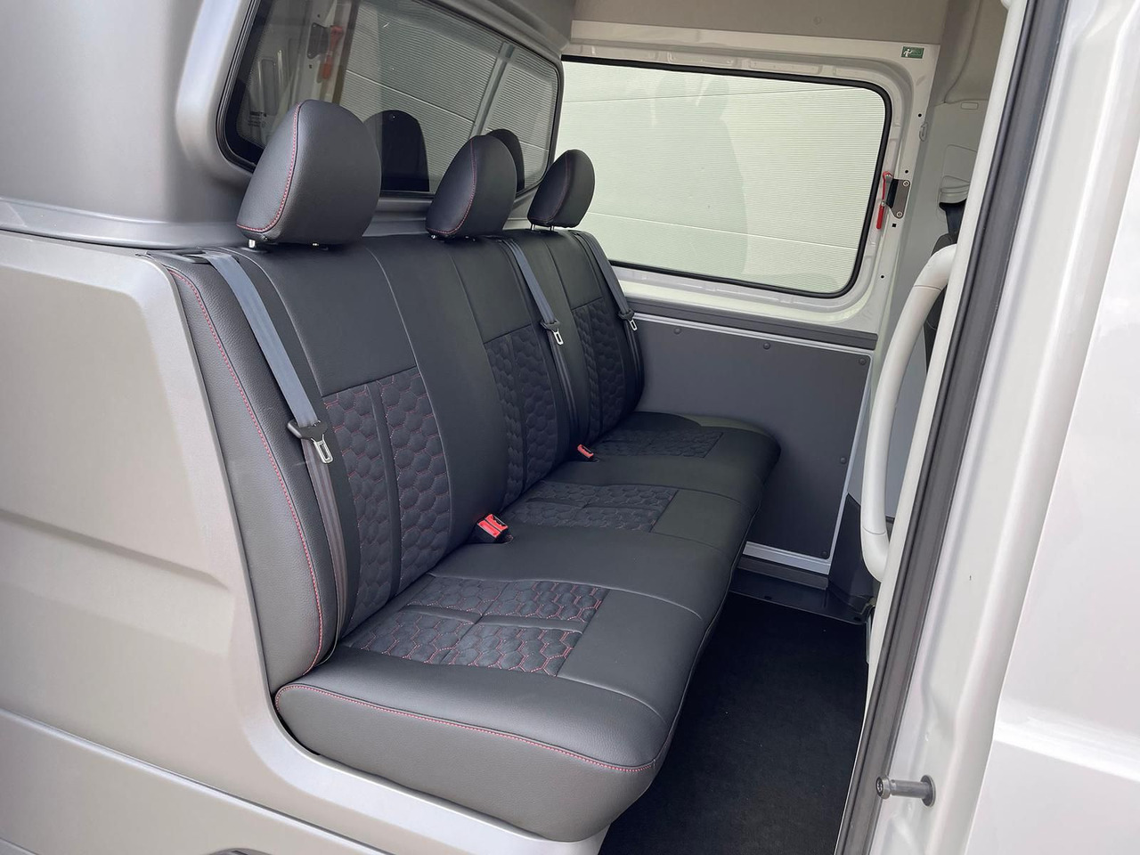 Kastenwagen, Transporter mit Doppelkabine MAN TGE 3.200 L3H3 MIXTO 4x4 Individual S ACC STHZ: das Bild 11