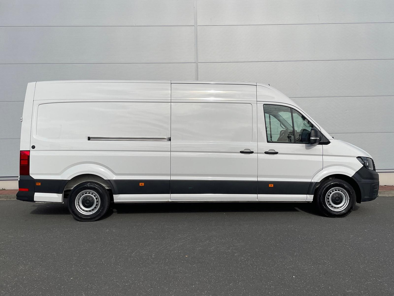 Volkswagen Crafter Kasten 35 L4H3 Autom. NAVI KAMERA KLIMA - Kastenwagen: das Bild 5 Volkswagen Crafter Kasten 35 L4H3 Autom. NAVI KAMERA KLIMA - Kastenwagen: das Bild 5