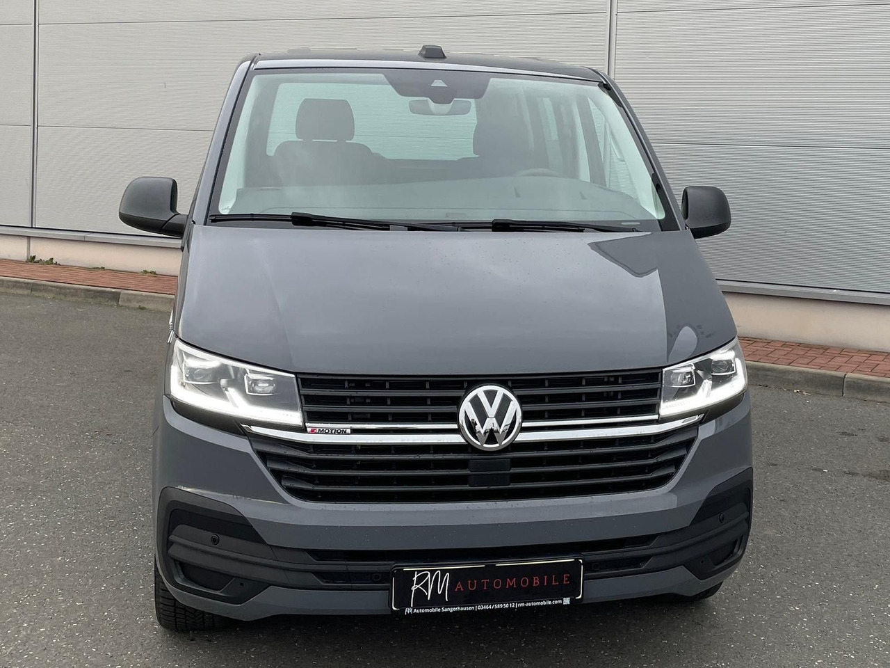 Volkswagen T6.1 Transporter 4MOTION NAVI STANDHZ ACC PDC - Kleinbus, Personentransporter: das Bild 4 Volkswagen T6.1 Transporter 4MOTION NAVI STANDHZ ACC PDC - Kleinbus, Personentransporter: das Bild 4