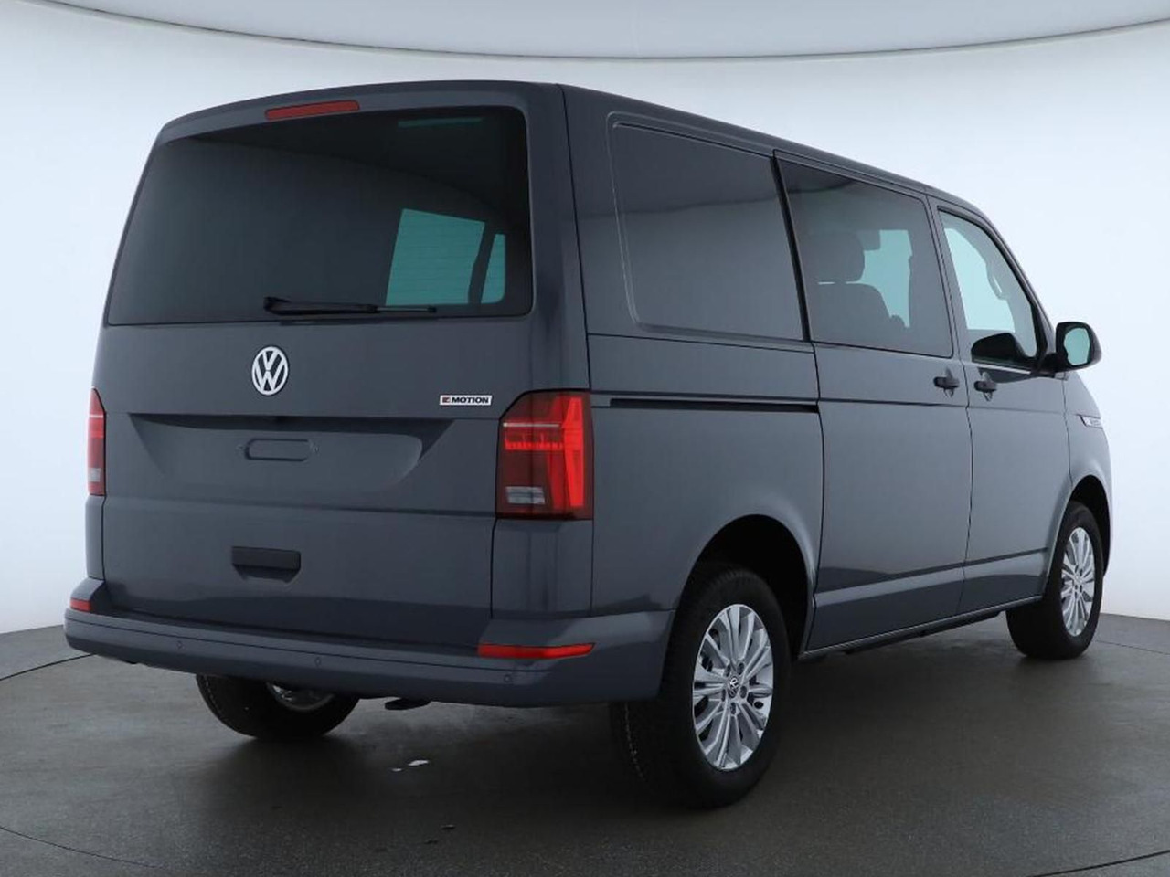 Volkswagen T6.1 Transporter 4MOTION NAVI STANDHZ ACC PDC - Kleinbus, Personentransporter: das Bild 2 Volkswagen T6.1 Transporter 4MOTION NAVI STANDHZ ACC PDC - Kleinbus, Personentransporter: das Bild 2