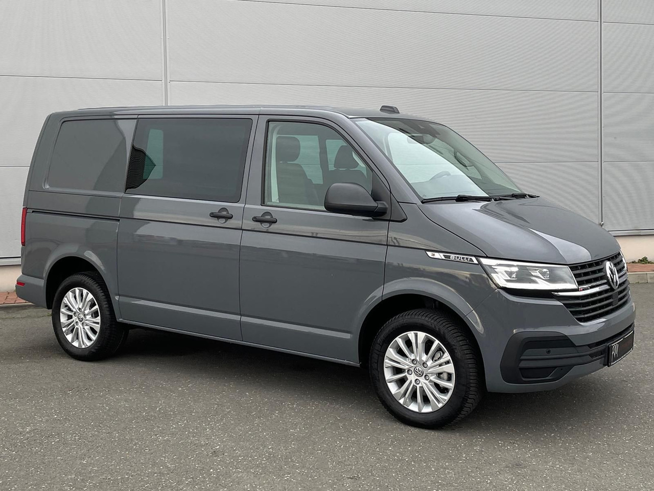 Volkswagen T6.1 Transporter 4MOTION NAVI STANDHZ ACC PDC - Personentransporter: das Bild 2 Volkswagen T6.1 Transporter 4MOTION NAVI STANDHZ ACC PDC - Personentransporter: das Bild 2