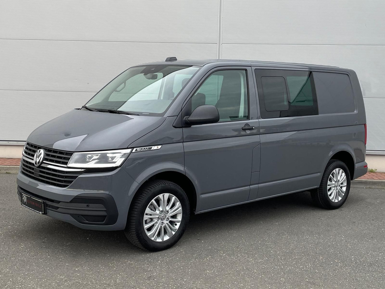 Volkswagen T6.1 Transporter 4MOTION NAVI STANDHZ ACC PDC - Kleinbus, Personentransporter: das Bild 1 Volkswagen T6.1 Transporter 4MOTION NAVI STANDHZ ACC PDC - Kleinbus, Personentransporter: das Bild 1