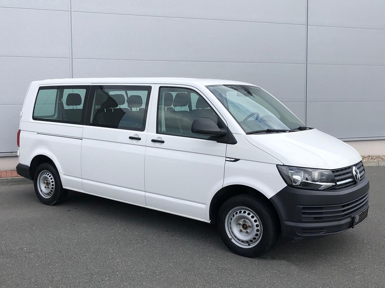 Volkswagen T6 Transporter 2.0 TDI Kombi lang 9-SITZE TEMP - Kleinbus, Personentransporter: das Bild 2 Volkswagen T6 Transporter 2.0 TDI Kombi lang 9-SITZE TEMP - Kleinbus, Personentransporter: das Bild 2