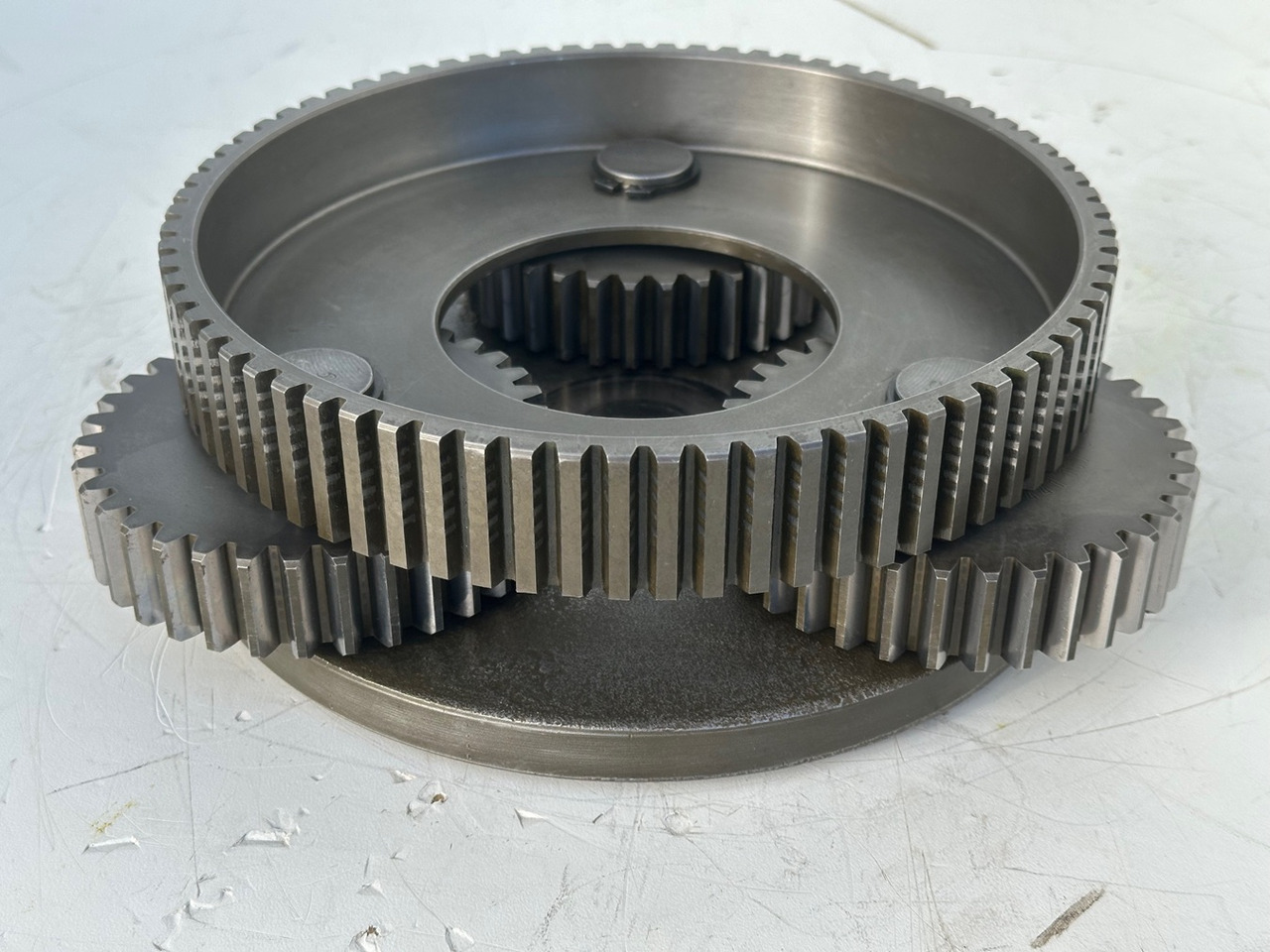 LIEBHERR Original Planetenträger ID-Nr.944171103 mit Planetenräder ID-Nr.944110603-ID-Nr.90201469 mit Lamellenträger ID-Nr.944112103. A900C,A944B,E942,LOS942,LOS944,P942,P944,R942,R944,R944B. #HRV# - Schwenkmotor für Bagger: das Bild 2 LIEBHERR Original Planetenträger ID-Nr.944171103 mit Planetenräder ID-Nr.944110603-ID-Nr.90201469 mit Lamellenträger ID-Nr.944112103. A900C,A944B,E942,LOS942,LOS944,P942,P944,R942,R944,R944B. #HRV# - Schwenkmotor für Bagger: das Bild 2